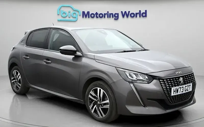 Usado Peugeot 208 Allure+ 102 HP (75 kW) 2023 Citadino