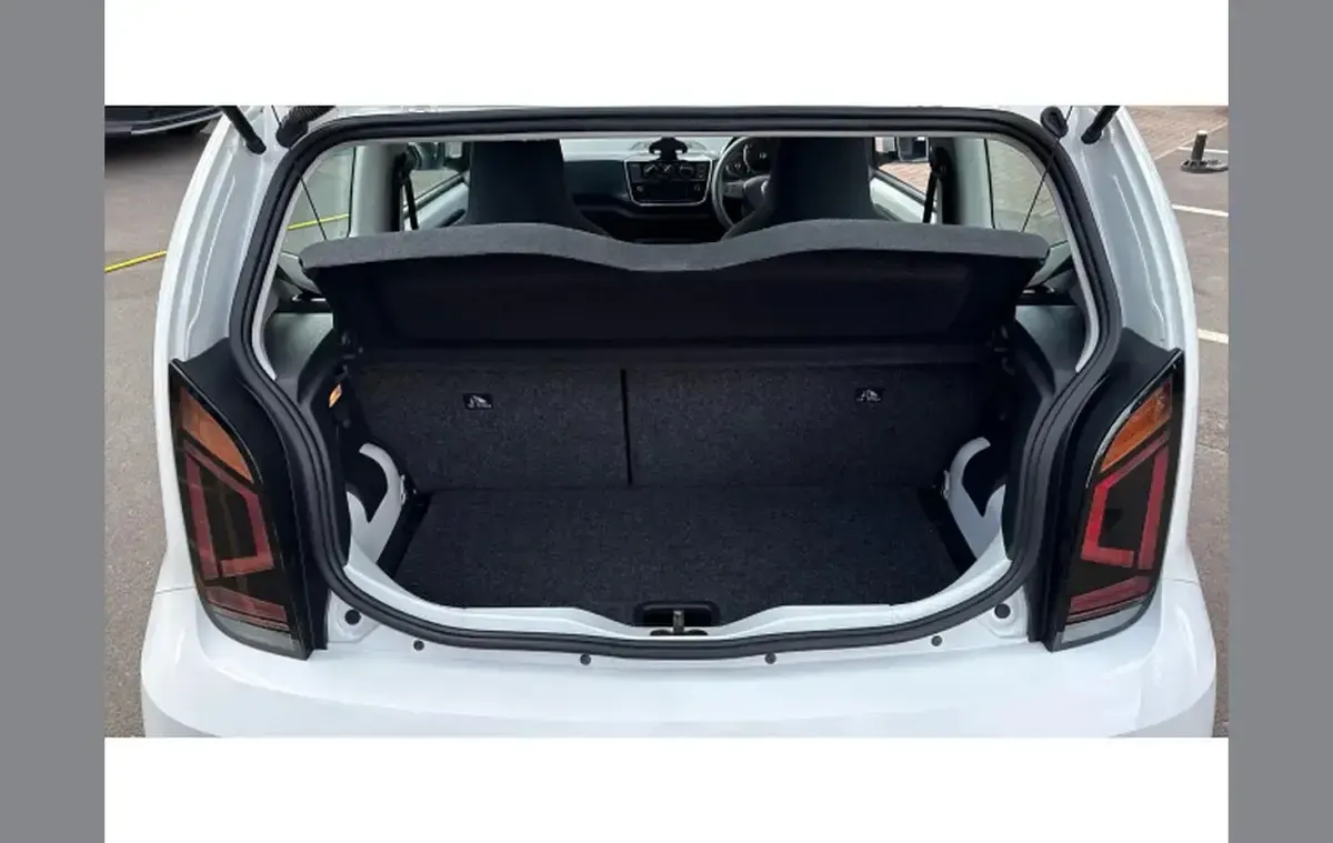 Used VW up! 65 HP (47 kW) 2021 White Hatchback