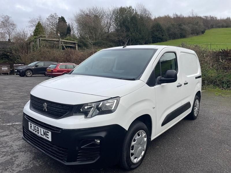 Used Peugeot Partner 2019 White MPV