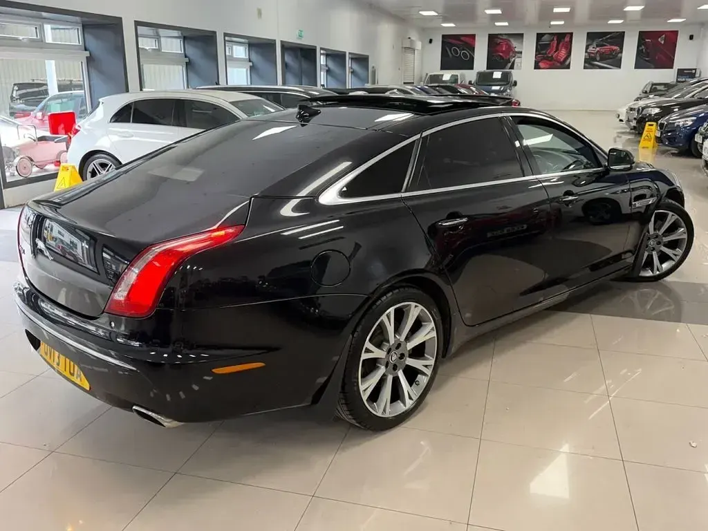 Used Jaguar XJ Portfolio 275 HP (202 kW) 2013 Black Sedan