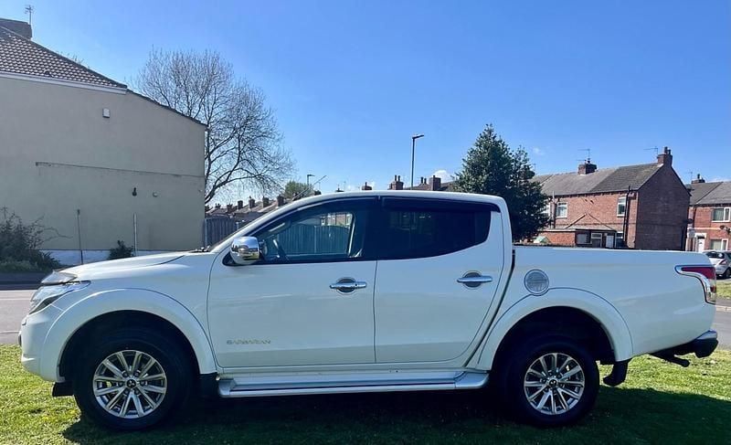 Used Mitsubishi L200 2016 White Pickup