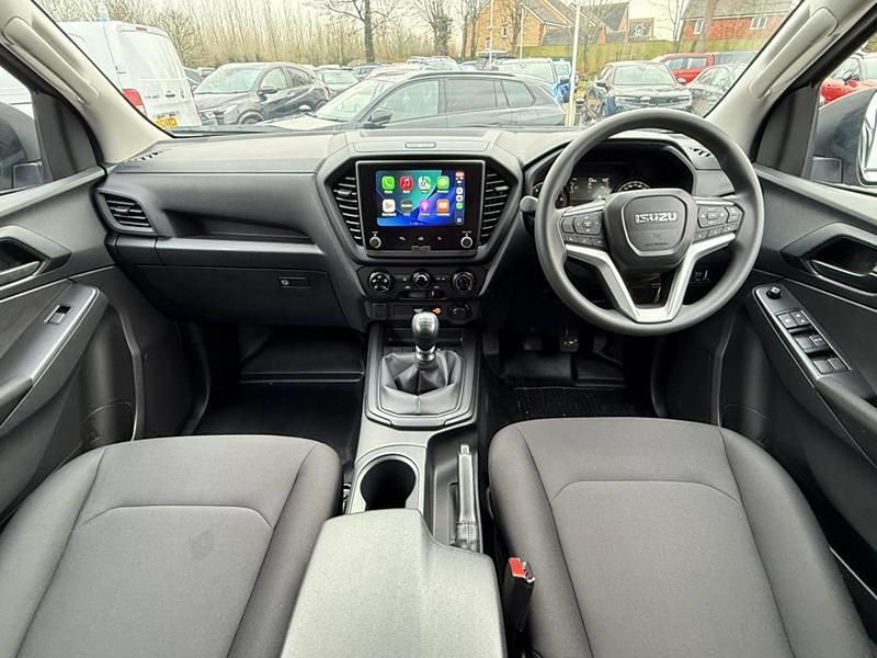 New Isuzu D-Max 163 HP (119 kW) 2025 564 spinel red Pickup