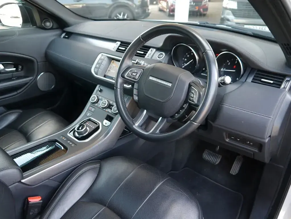 Used Land Rover Range Rover evoque Landmark 180 HP (132 kW) 2018 White Estate