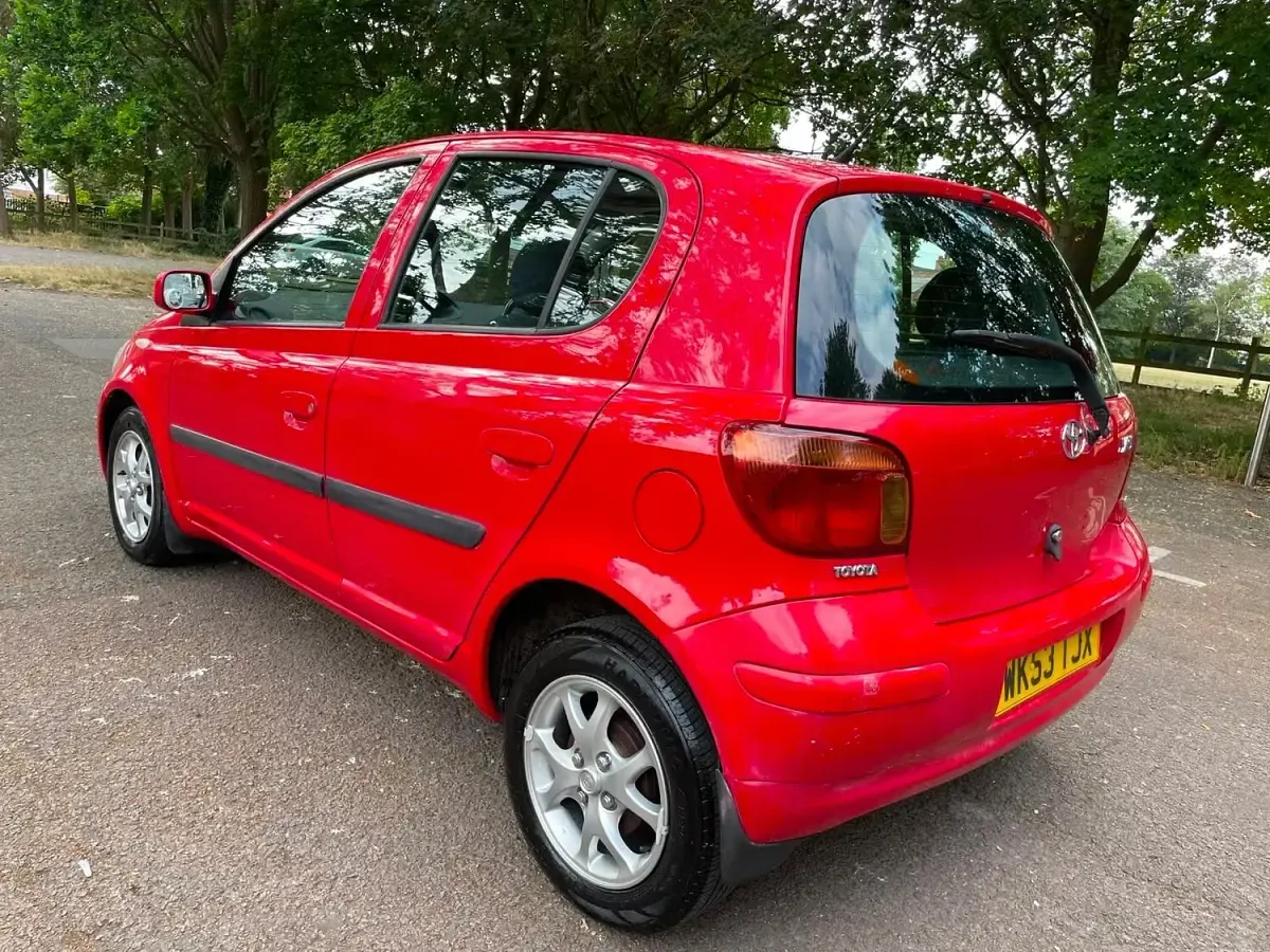 Used Toyota Yaris 2003 Red Hatchback