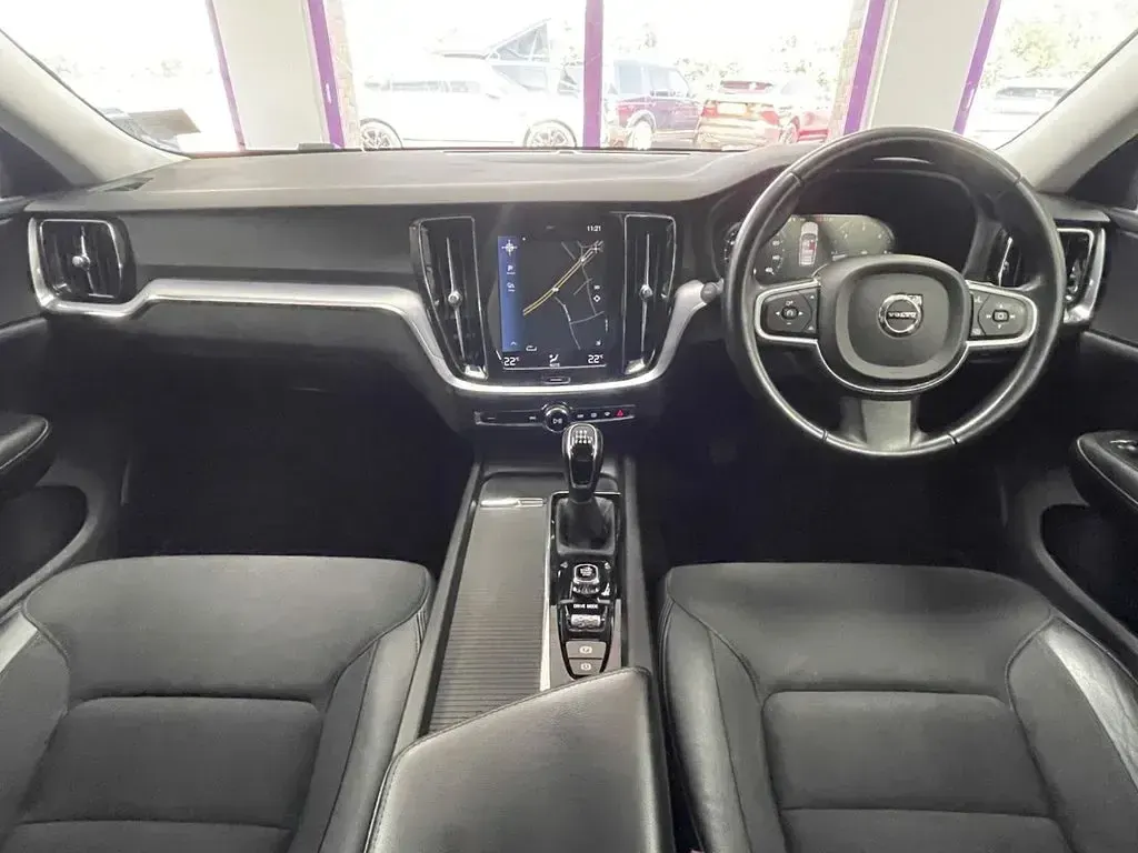 Used Volvo V60 Momentum 150 HP (110 kW) 2019 Black Estate