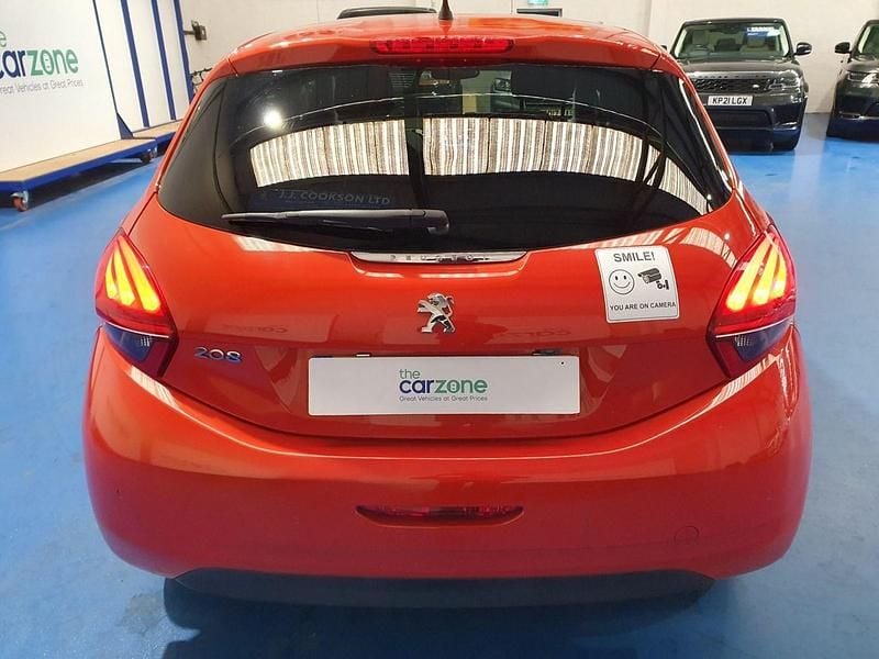 Used Peugeot 208 Allure Premium 82 HP (60 kW) 2018 Orange Hatchback