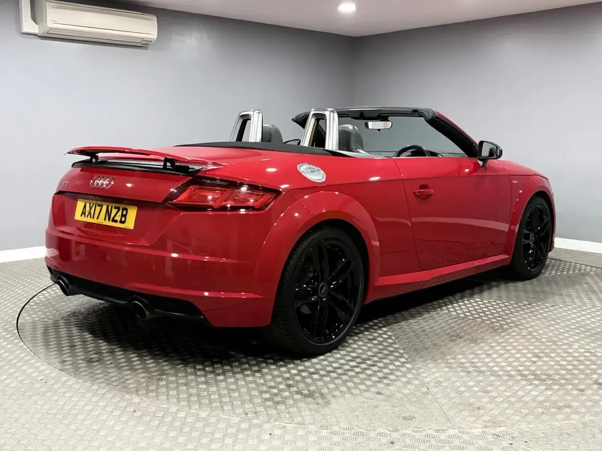 Used Audi TT Roadster Black Edition 180 HP (132 kW) 2017 Red Cabriolet