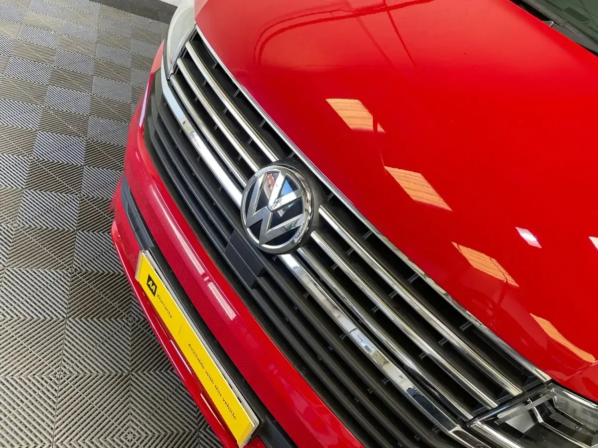 Used VW Transporter 150 HP (110 kW) 2021 Red Van