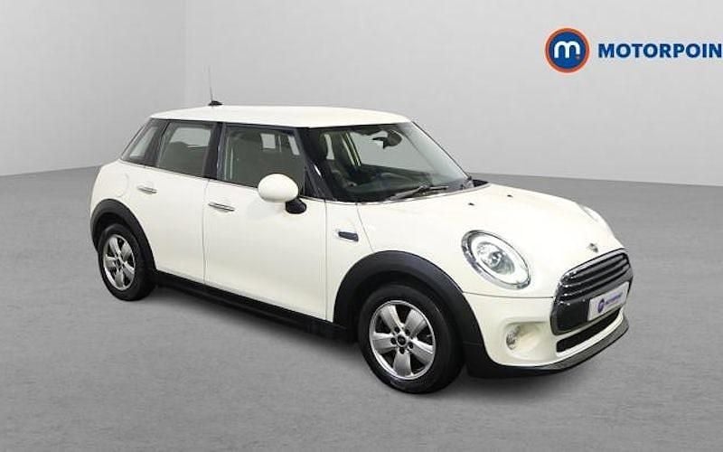 Used Mini Cooper Classic 136 HP (100 kW) 2019 White Hatchback