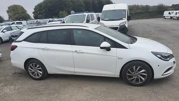Used Vauxhall Astra Design Edition 136 HP (100 kW) 2019 White Estate
