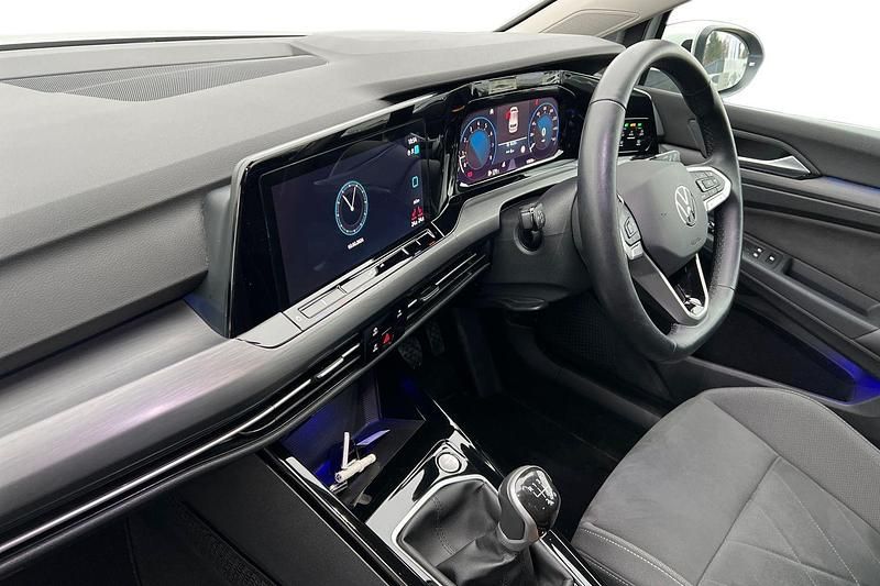 Used VW Golf VIII Style 130 HP (95 kW) 2023 White Hatchback