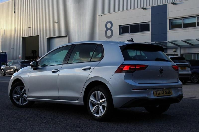 Second-hand VW Golf VIII Life 2023 Argintiu Hatchback