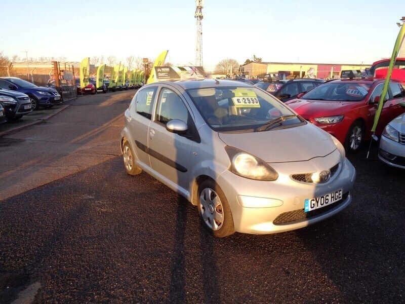 Silver Used 2006 Toyota Aygo Plus Hatchback | £2,695 (Fair price) - Image 1/4