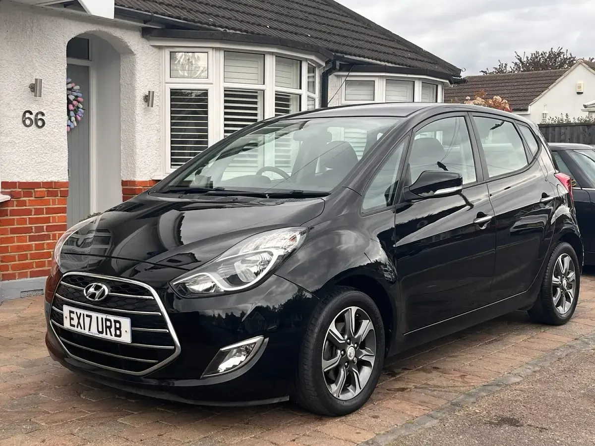 Used Hyundai ix20 SE 90 HP (66 kW) 2017 Black Hatchback