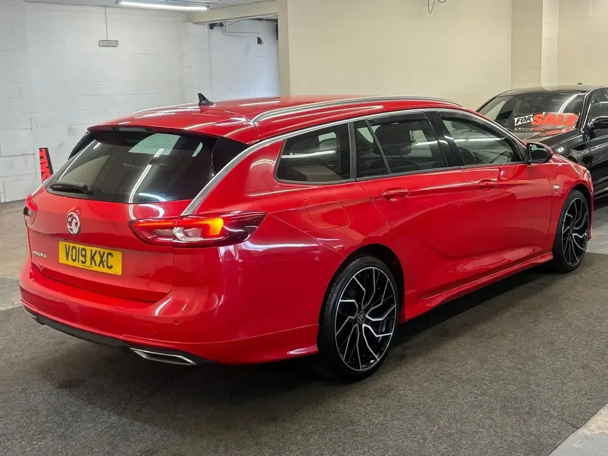 Used Vauxhall Insignia SRi 170 HP (125 kW) 2019 Red Hatchback