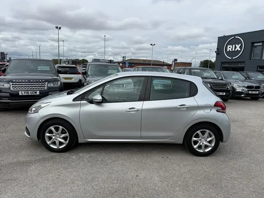 Used Peugeot 208 Active 82 HP (60 kW) 2015 Silver Hatchback