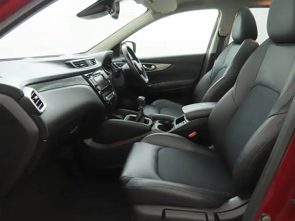 Used Nissan Qashqai S 115 HP (84 kW) 2019 Red SUV