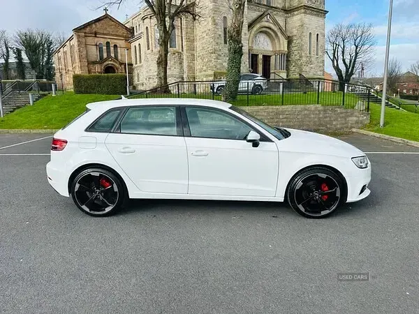 Used Audi A3 2017 White Hatchback