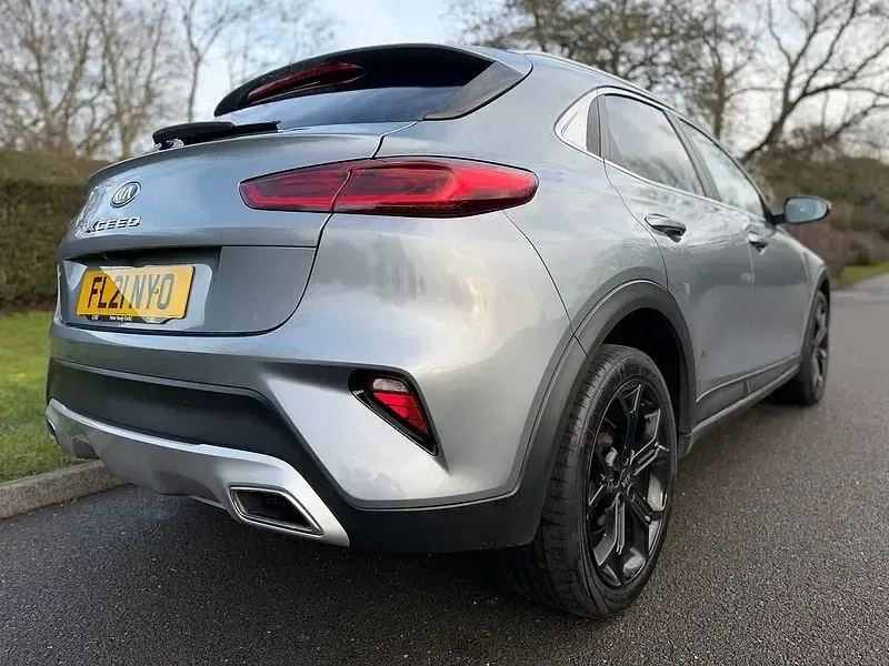 Usado Kia XCeed 160 HP (117 kW) 2021 Prateado SUV