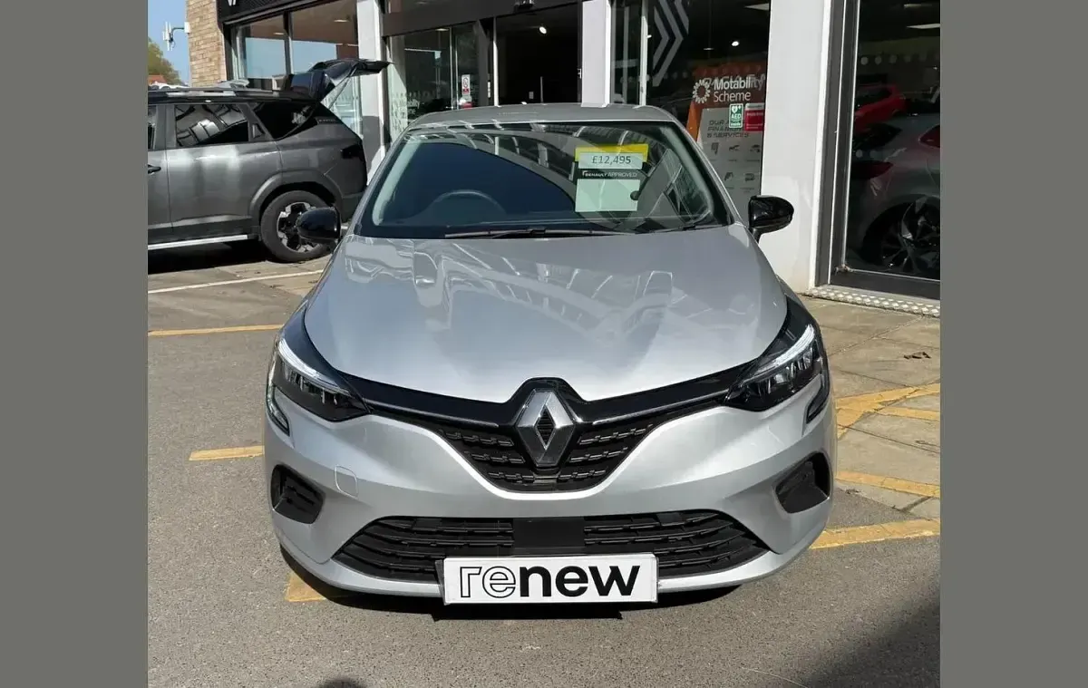 Used Renault Clio Evolution 90 HP (66 kW) 2023 Silver  Hatchback
