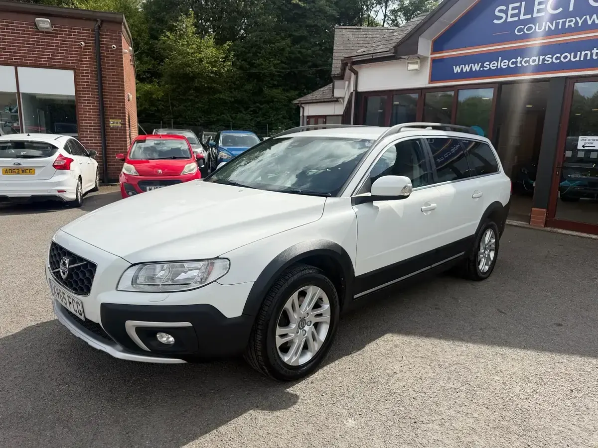 Used Volvo XC70 SE 220 HP (161 kW) 2015 White Estate