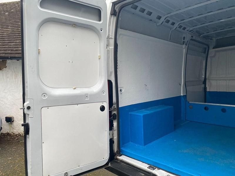 Used Peugeot Boxer Premium 140 HP (102 kW) 2023 White Van