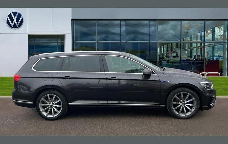 Used VW Passat Advance 214 HP (157 kW) 2021 Grey Estate
