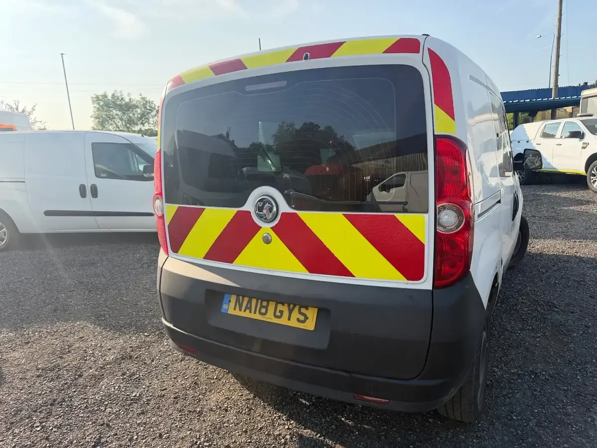 Used Vauxhall Combo 95 HP (69 kW) 2018 White MPV