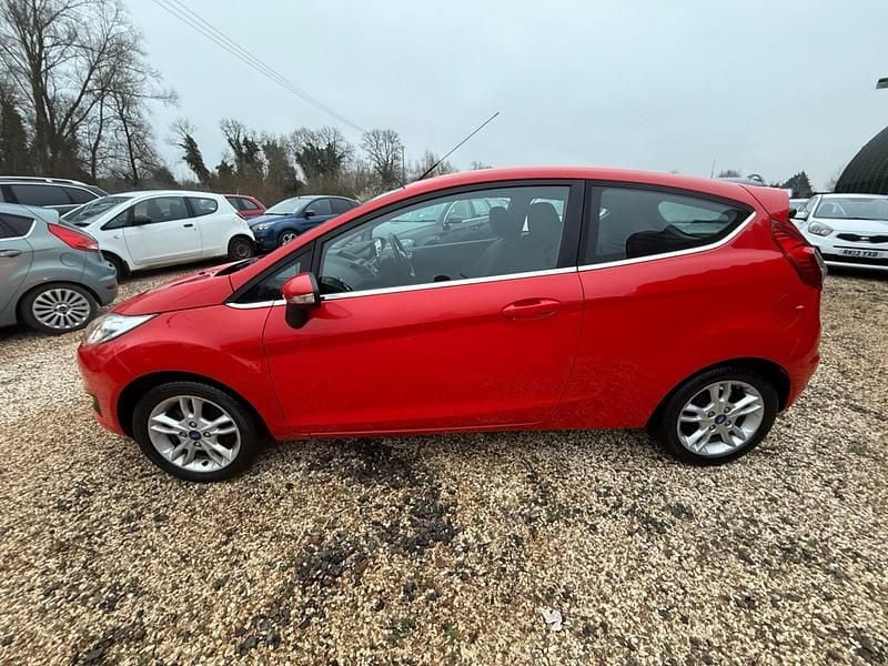 Used Ford Fiesta Zetec 82 HP (60 kW) 2014 Red Hatchback