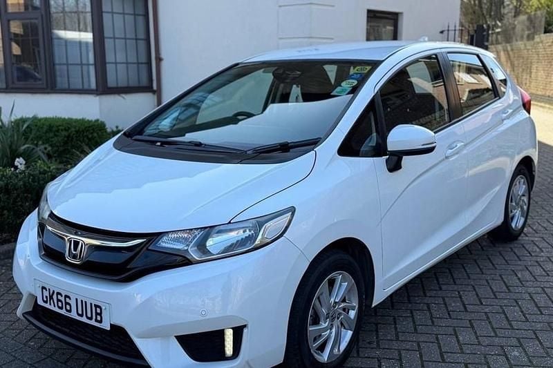 Used Honda Jazz SE 102 HP (75 kW) 2016 White Hatchback