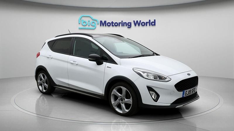 Used Ford Fiesta Active 125 HP (91 kW) 2019 White Hatchback