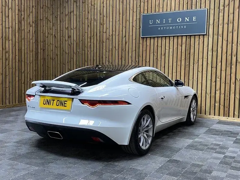 Used Jaguar F-Type 300 HP (220 kW) 2017 White Coupe