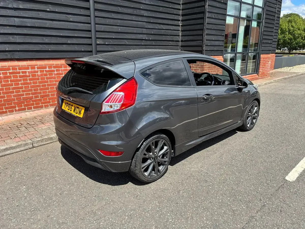 Used Ford Fiesta ST-Line 140 HP (102 kW) 2016 Grey Hatchback