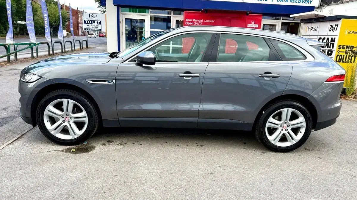 Used Jaguar F-Pace Portfolio 180 HP (132 kW) 2016 Grey SUV