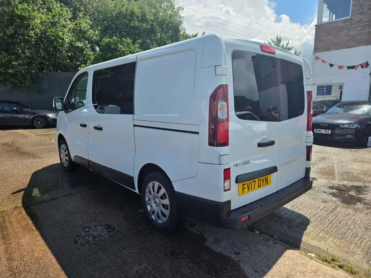 Used Nissan NV300 Acenta 95 HP (69 kW) 2017 White Van