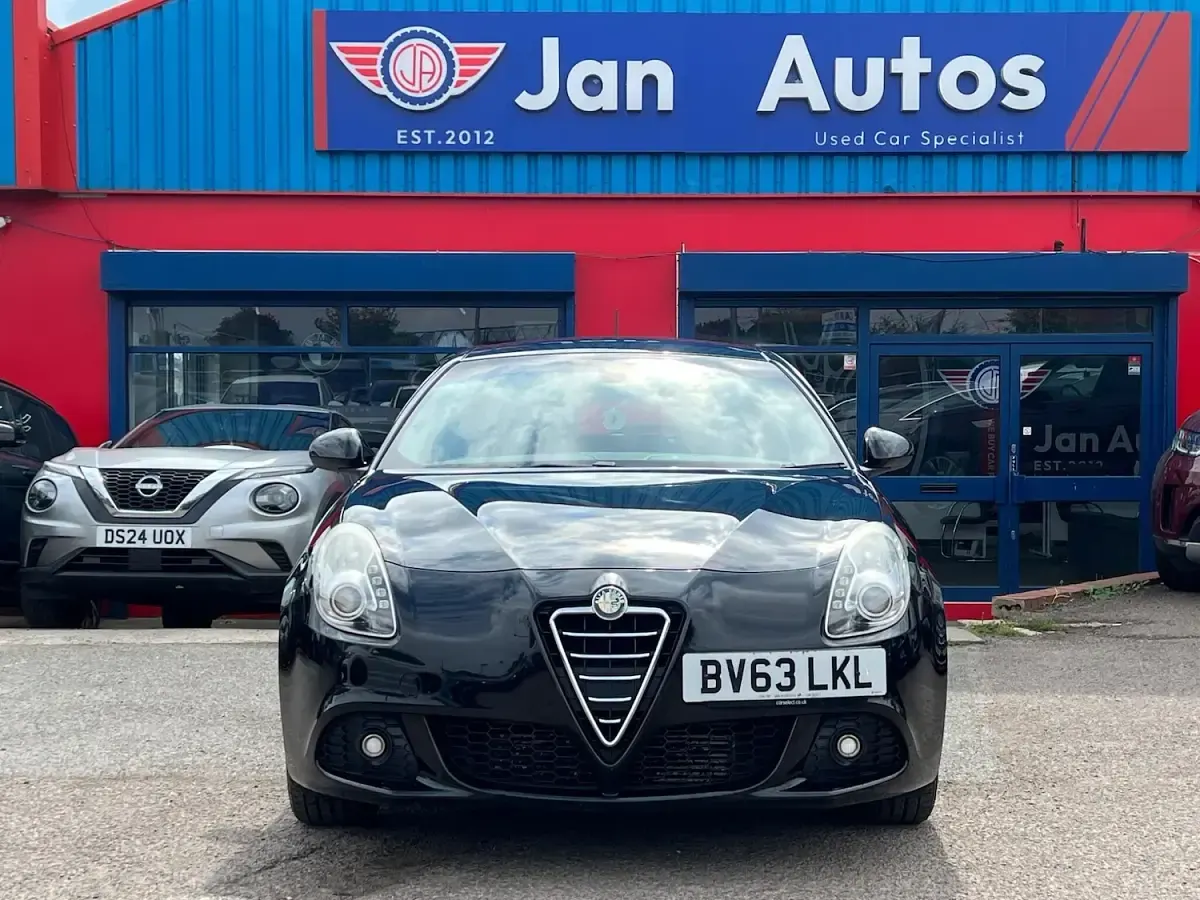Used Alfa Romeo Giulietta Lusso 2013 Black Hatchback
