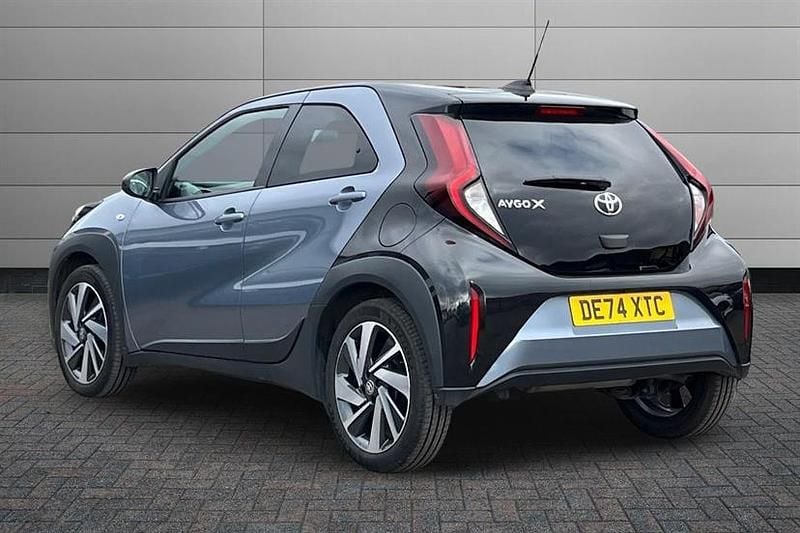 Used Toyota Aygo X 72 HP (52 kW) 2024 Persian salt with black SUV