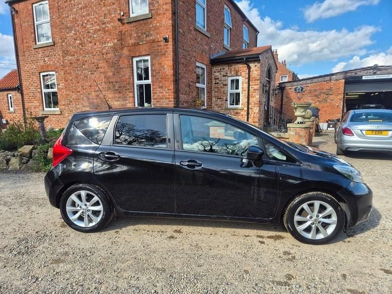 Used Nissan Note Tekna 90 HP (66 kW) 2013 Black Hatchback