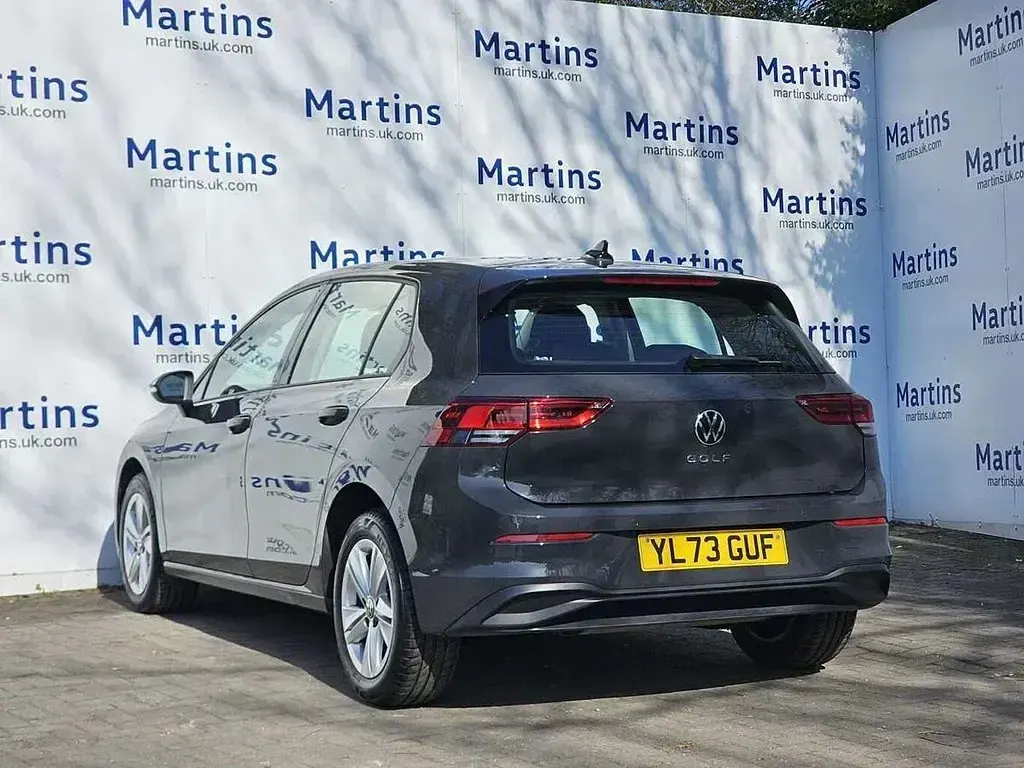 Begagnad VW Golf VIII Life 130 HK (95 kW) 2024 Grå Halvkombi