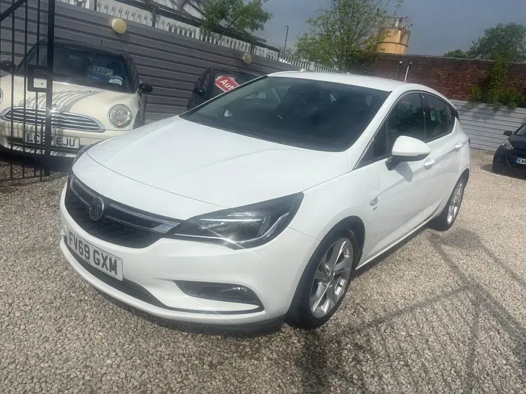 Second-hand Vauxhall Astra SRi 136 CP (100 kW) 2019 Alb Hatchback