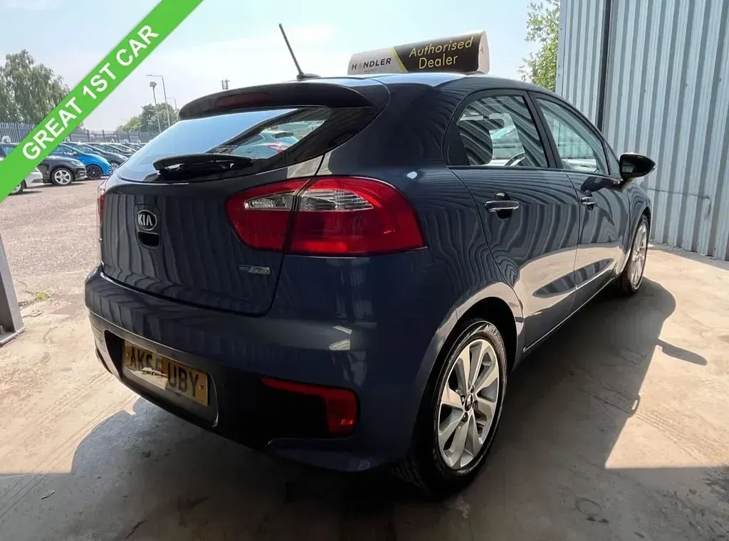 Used Kia Rio 89 HP (65 kW) 2015 Blue Hatchback