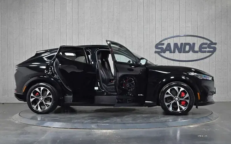 Used Ford Mustang Mach-E Standard Range 197 kW (269 HP) 2022 Black SUV