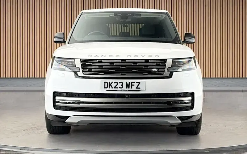 Used Land Rover Range Rover SE 441 HP (324 kW) 2023 Ostuni pearl white SUV