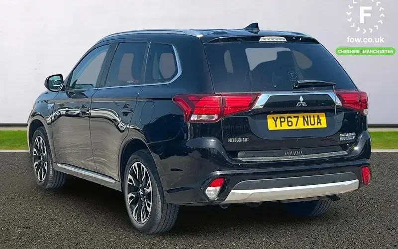 Used Mitsubishi Outlander P-HEV 203 HP (149 kW) 2017 Black Estate