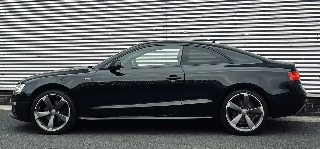 Usado Audi A5 Black Edition 177 HP (130 kW) 2013 Preto Coupé