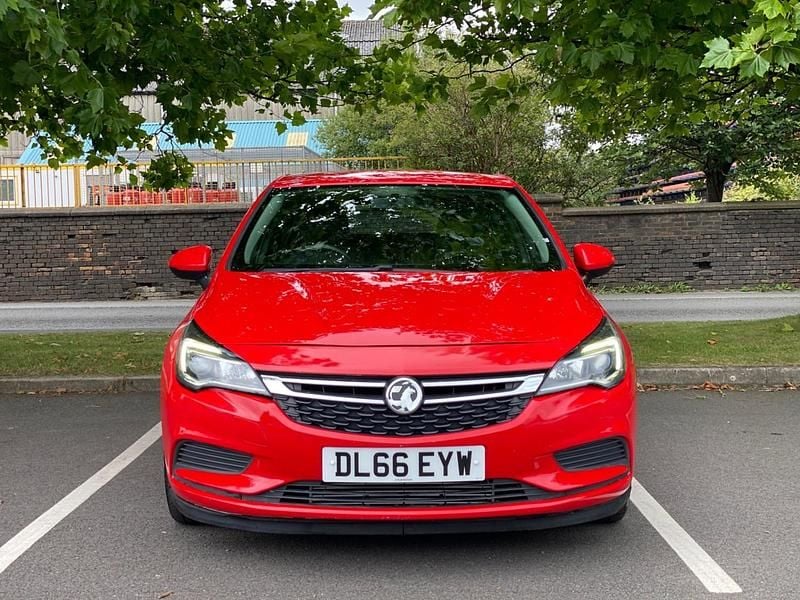 Red Used 2017 Vauxhall Astra Hatchback | £3,695 (Good price) - Image 1/4