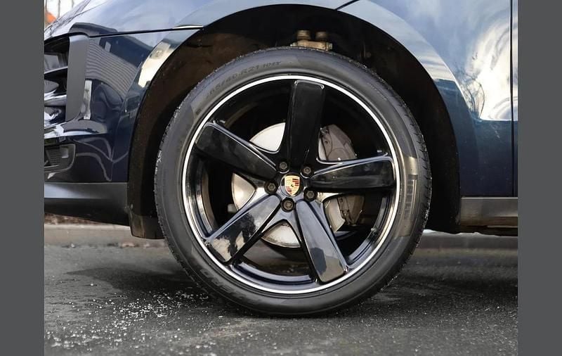 Used Porsche Macan 241 HP (177 kW) 2020 Blue SUV