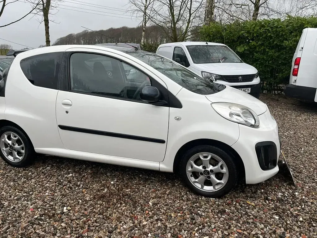 Usado Citroën C1 Platinum 68 HP (50 kW) 2014 Branco Citadino