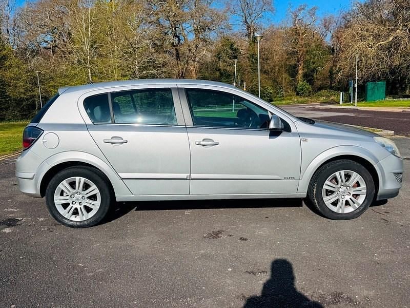 Used Vauxhall Astra Elite 2009 Silver