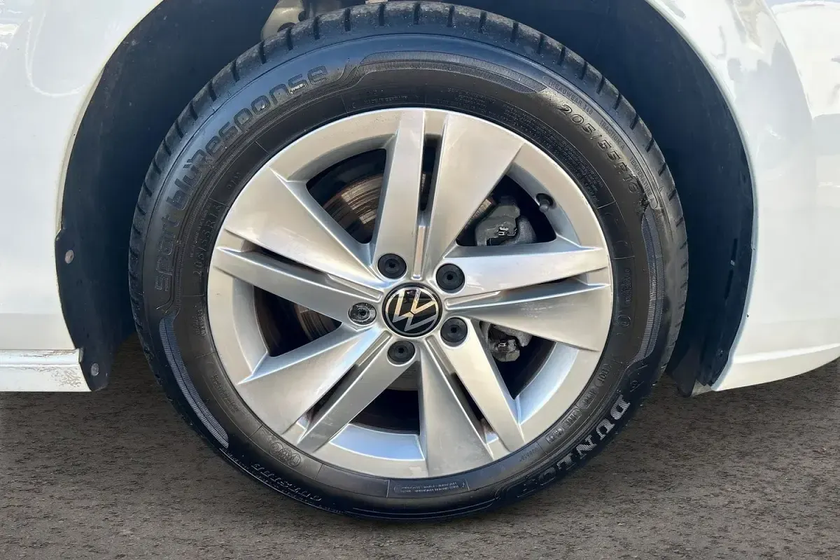 Usado VW Golf VII S 130 CV (95 kW) 2021 Blanco Utilitario